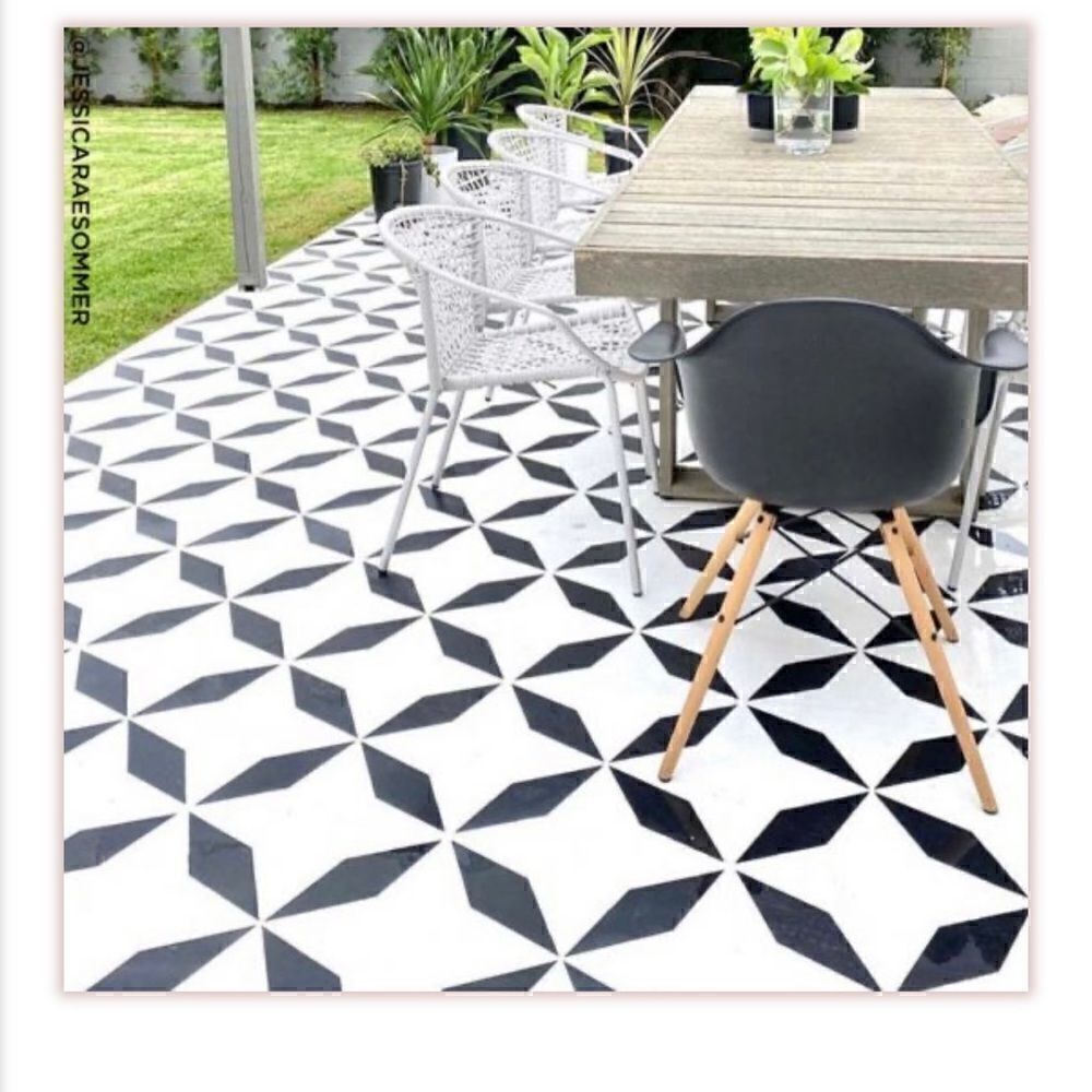 Diamant Tile Stencil large tacky spray and brush